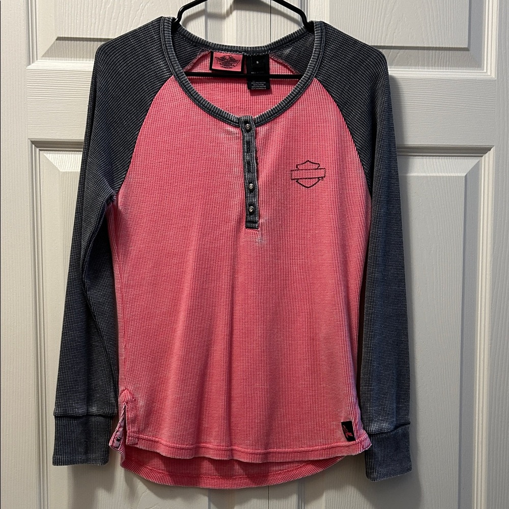 Harley Davidson long button up tee
Pink edition